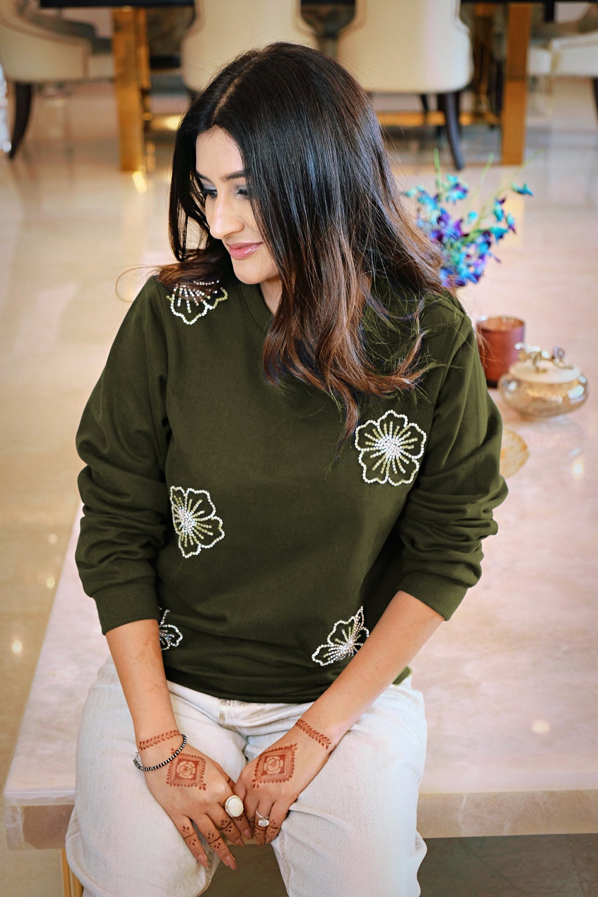 So-Stylish Sarwoski Olive Sweatshirt