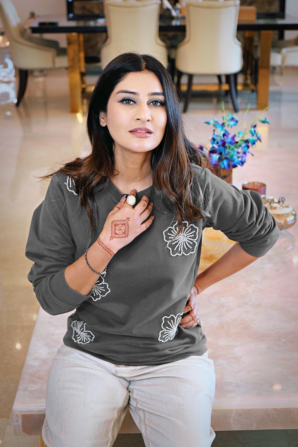 So-Stylish Sarwoski Grey Sweatshirt