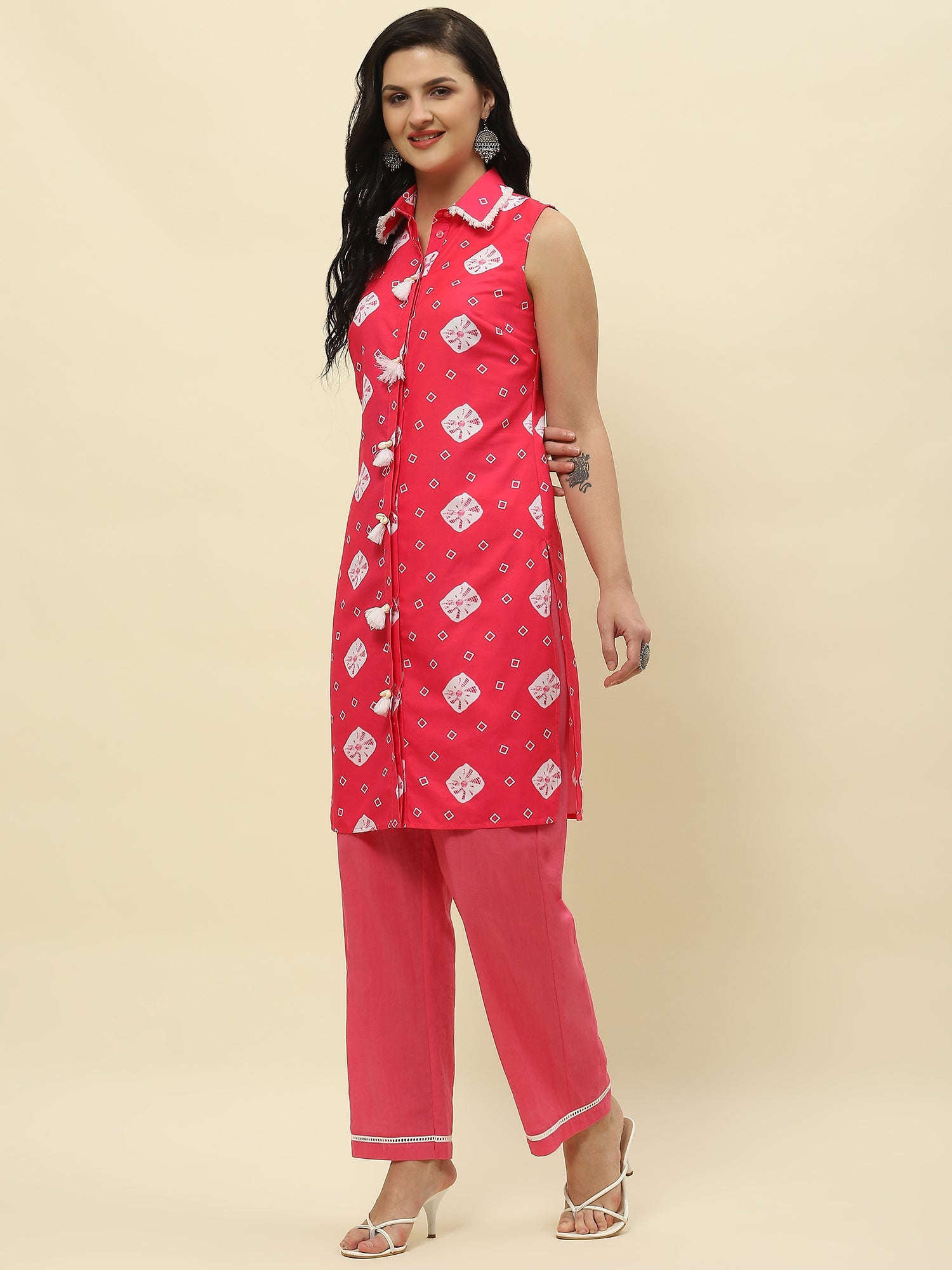 Pink and white Bandhej print sleeveless kurta set